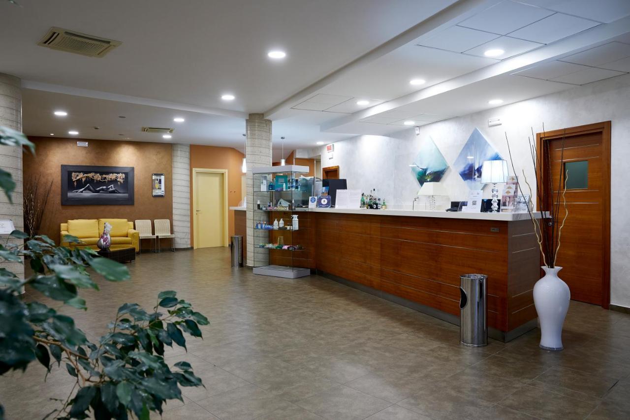 Hotel Concorde Camerano Bagian luar foto