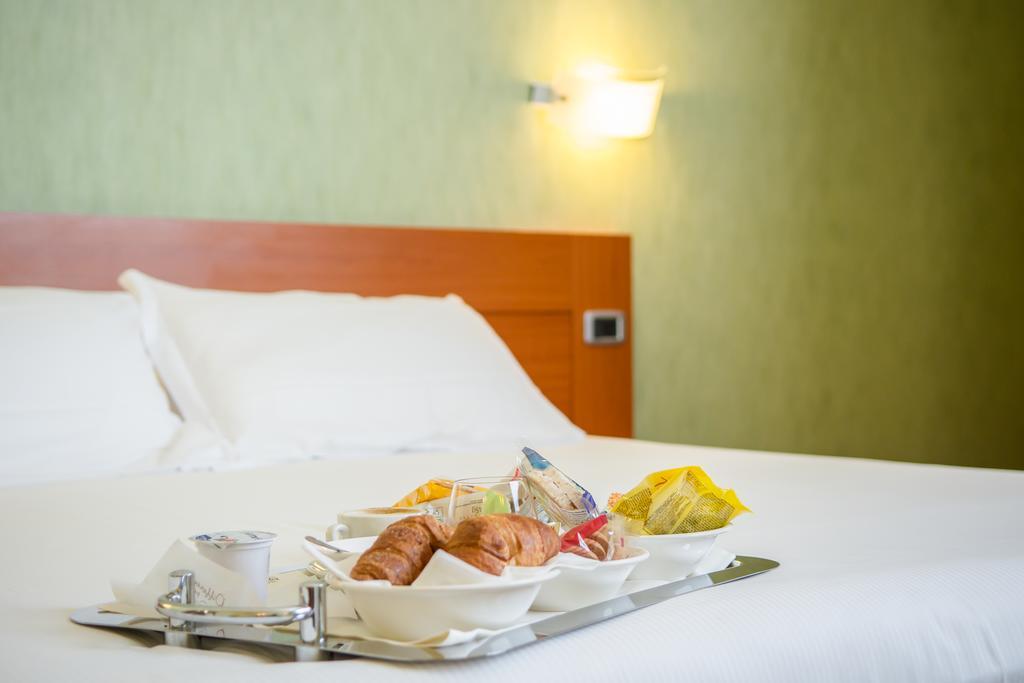 Hotel Concorde Camerano Bagian luar foto