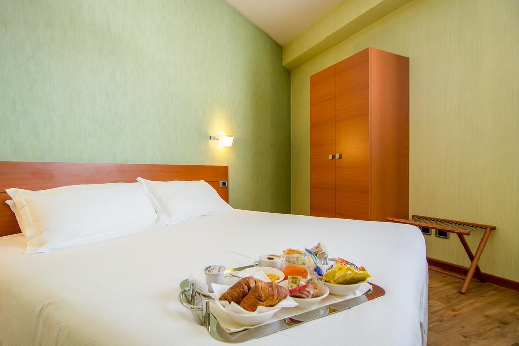 Hotel Concorde Camerano Bagian luar foto